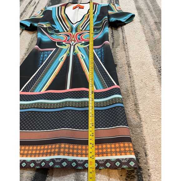 Clover Canyon Printed Short Sleeve V-neck Scuba Mini Sheath Dress - Picture 4 of 6